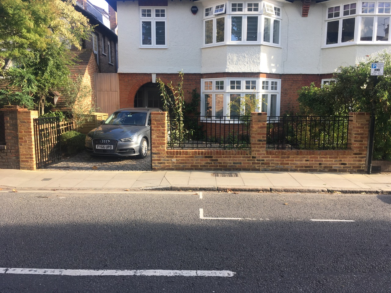 Bi fold gate, tri fold gate, drive way gates