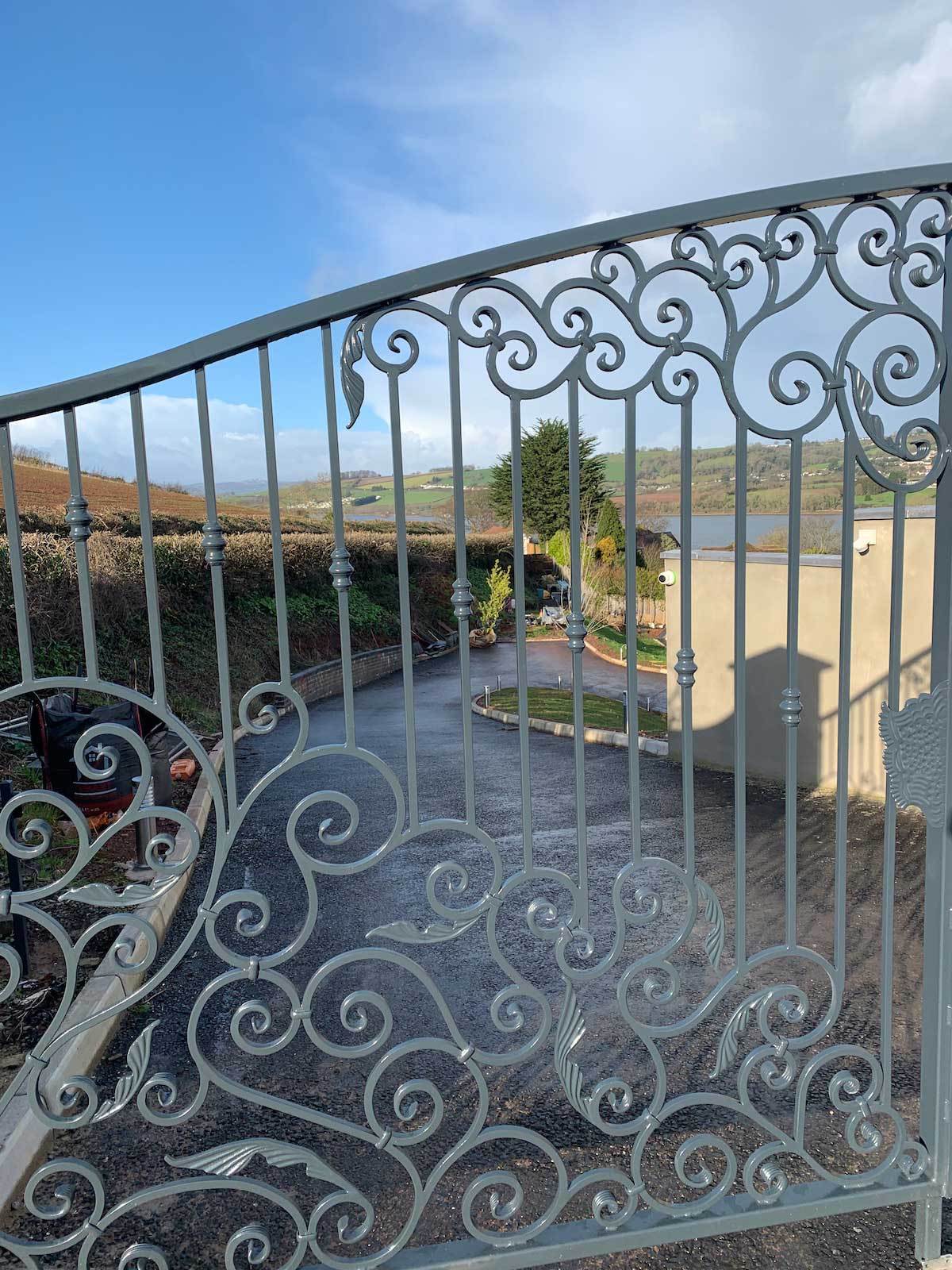 Torquay Style - Estate Gate