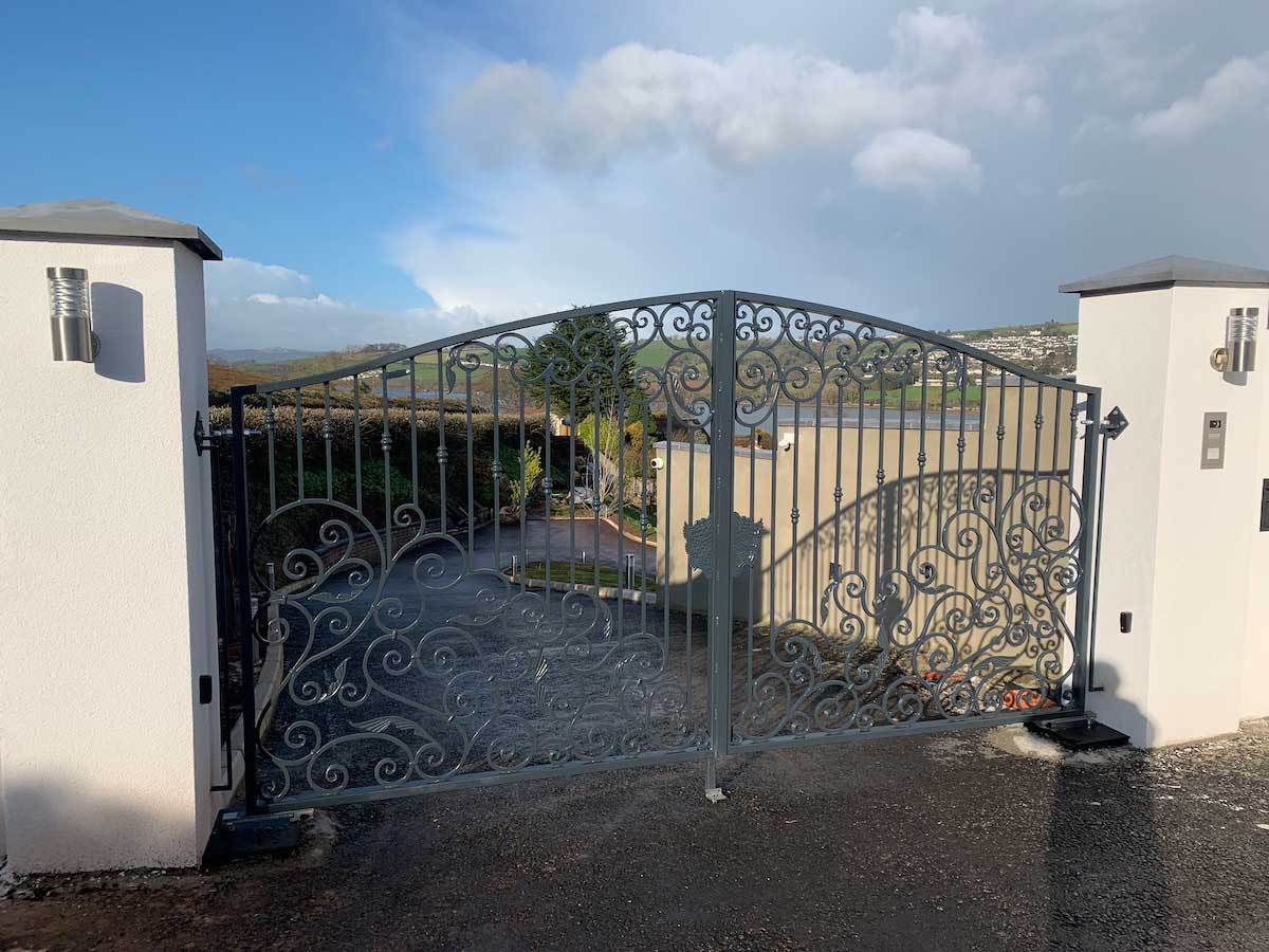 Torquay Style - Estate Gate