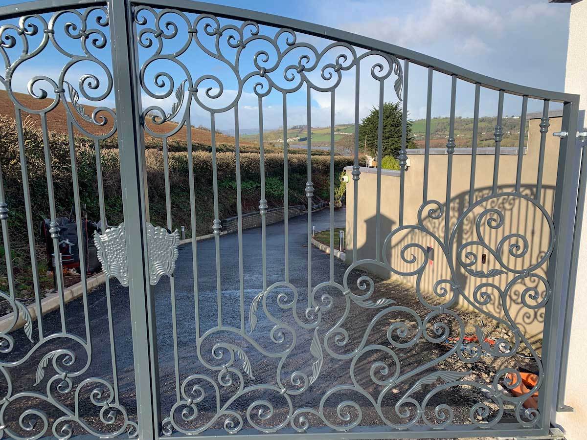 Torquay Style - Estate Gate