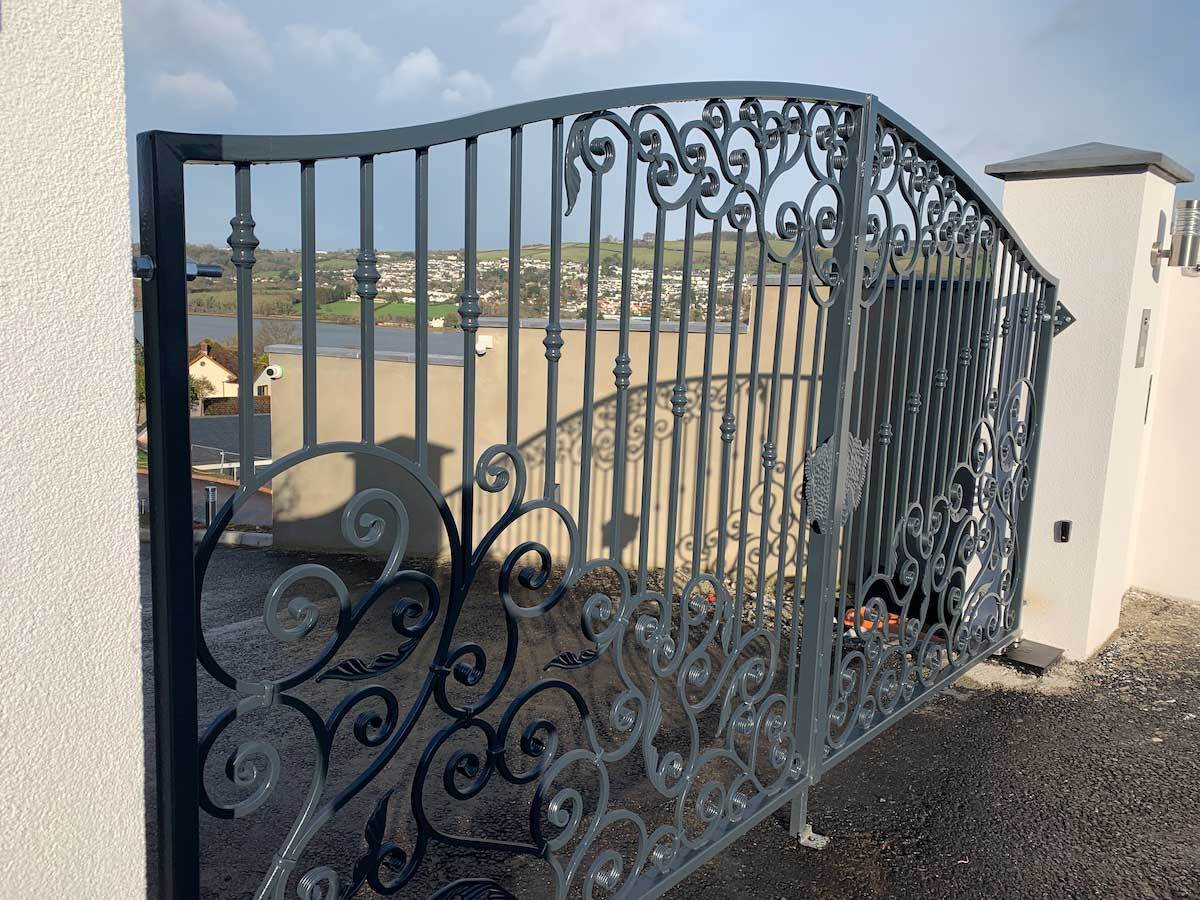 Torquay Style - Estate Gate