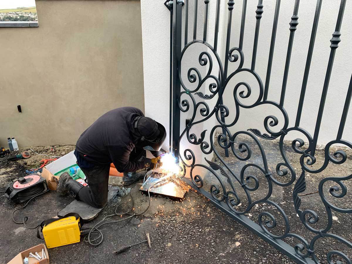 Torquay Style - Estate Gate