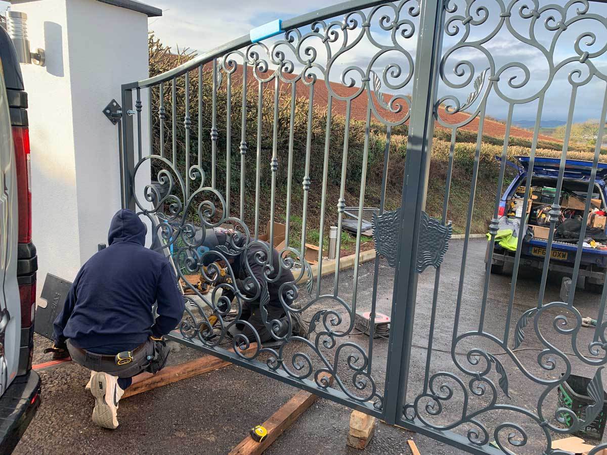 Torquay Style - Estate Gate