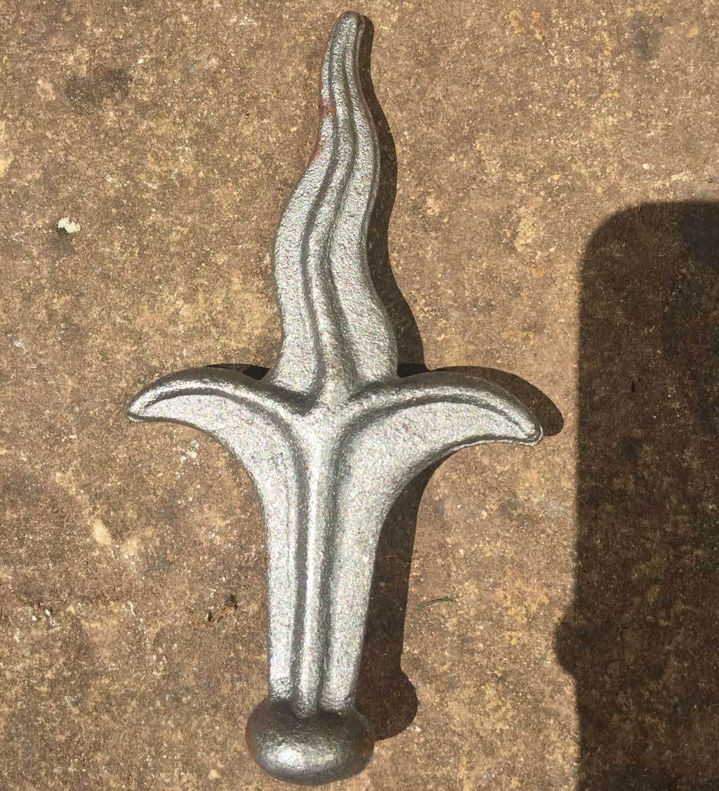 Rail Head - Rail Head - Flame Top - Cast Iron - Round Base