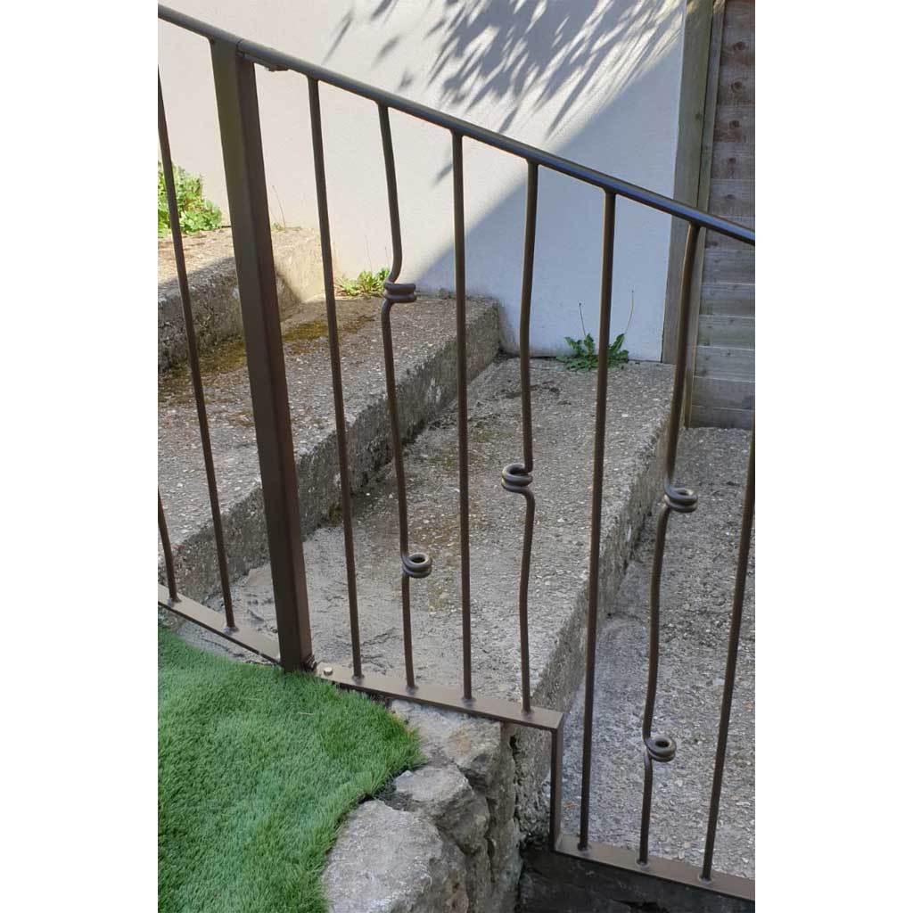 Glastonbury - Style 9 - Metal railings - knotted