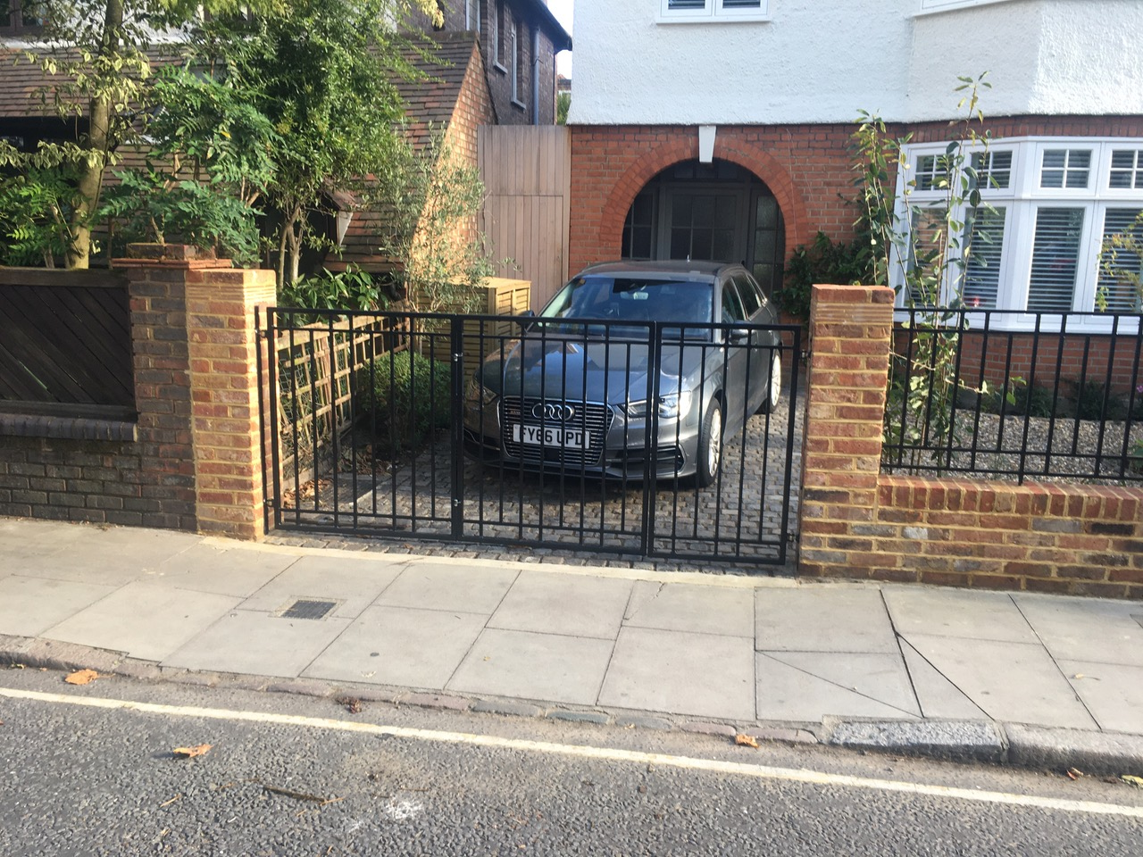 Tri top fold gate