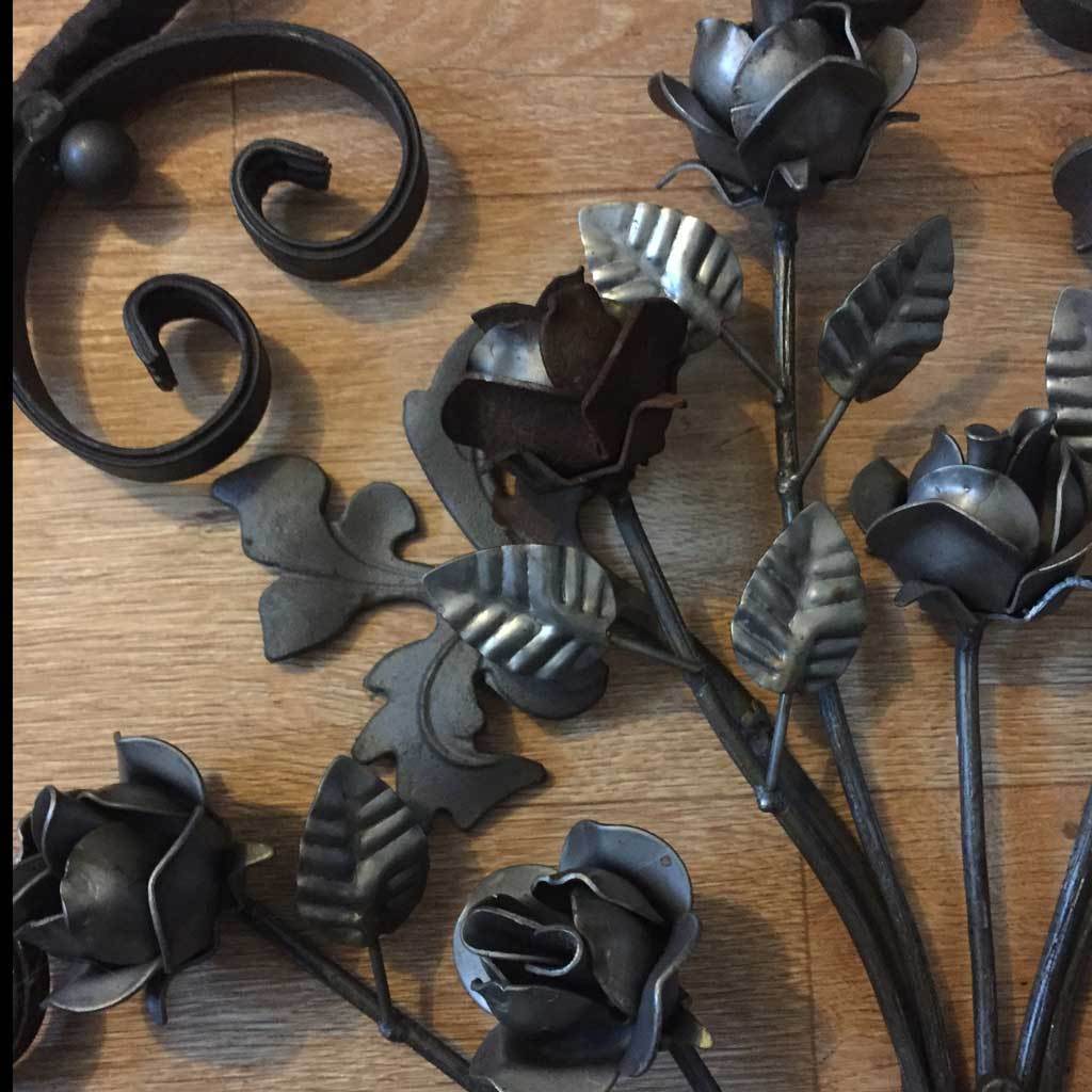 Zewool Metal Flower Wall Decor Daisy Garden Ornaments Hanging